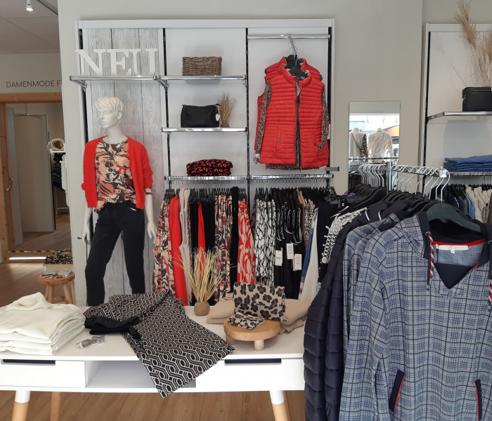 Damenmode Fritzsche Präsentierungsstücke rot