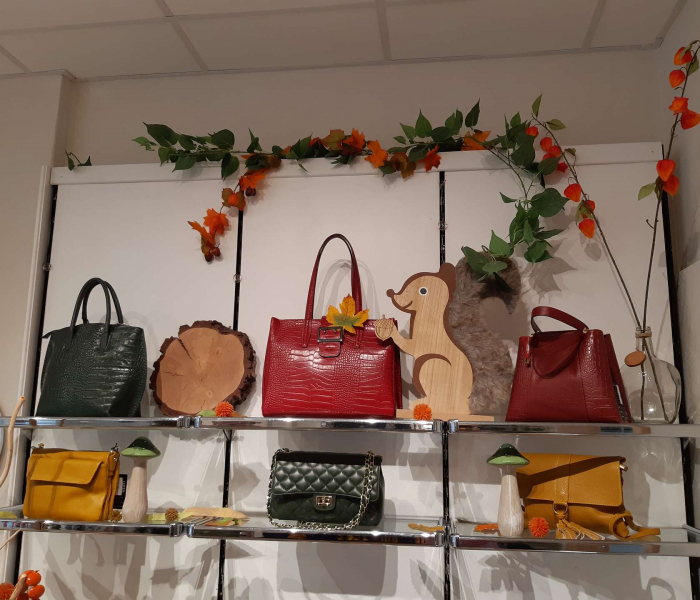 Taschen mit Herbstdeko